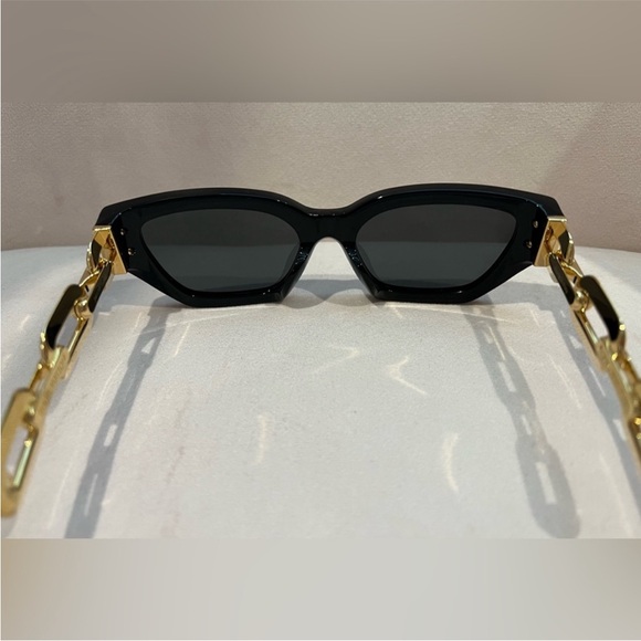 Authentic Louis Vuitton Cat-Eye edgeSunglasses from 2022 Collection by Nicolas! - Picture 4 of 16